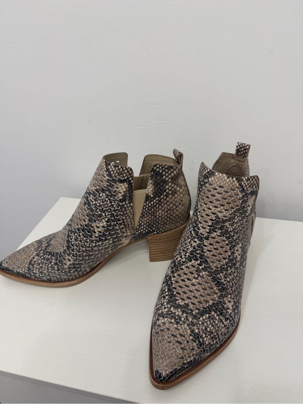 Dolce Vita Snake-Print Pointed Toe Ankle Boots Faux snakeskin